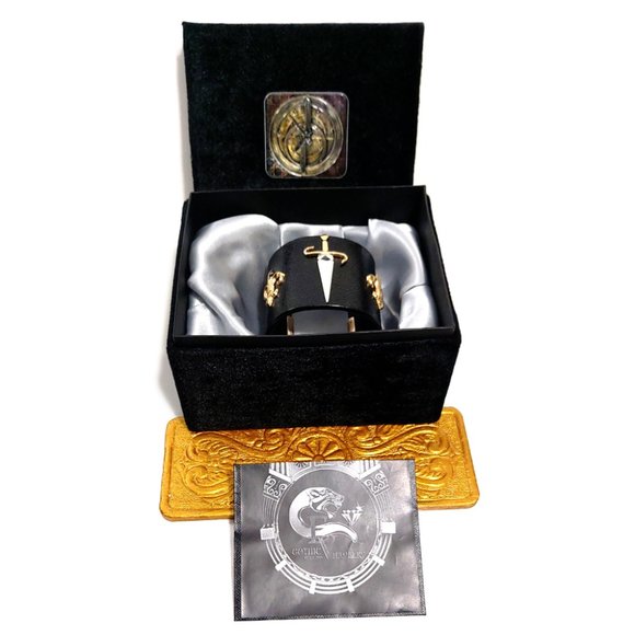 14-18 KT Yellow Gold Bangle Cuff Bracelet Studded Grained Leather - Picture 12 of 12